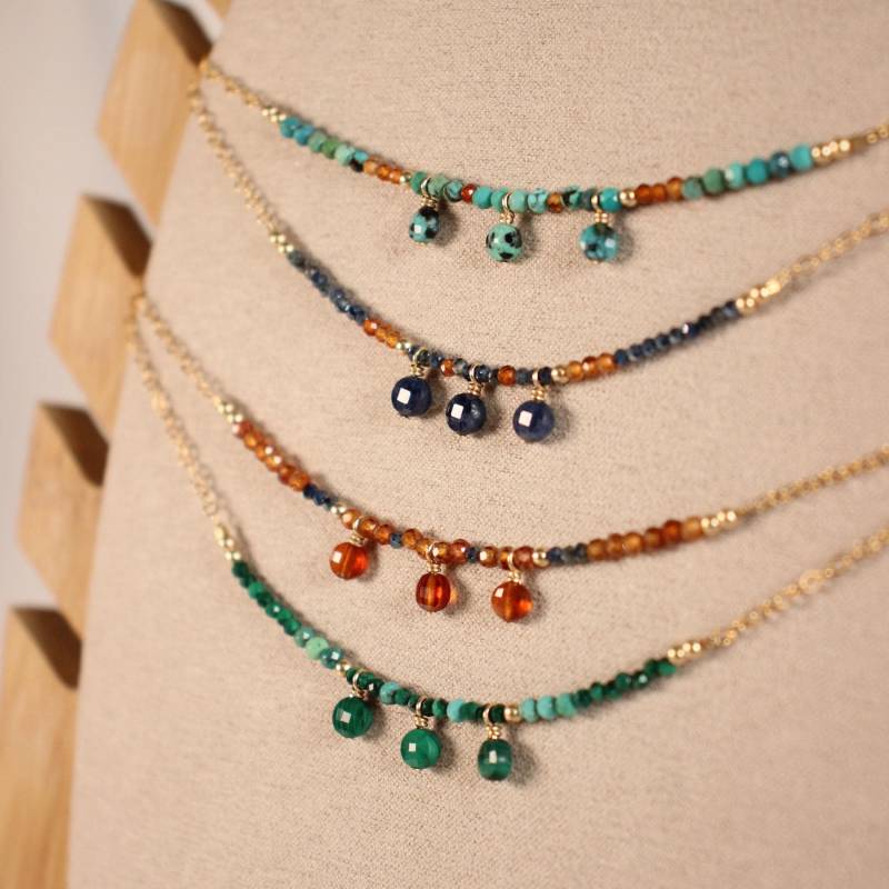 Sommer-Trio-Halskette Aus Goldgefülltem Gold Und Halbedelsteinen. Reihe Hessonit-, Türkis-, Malachit - Saphirperlen. Feiner Schmuck von ApresLaPluieBijoux