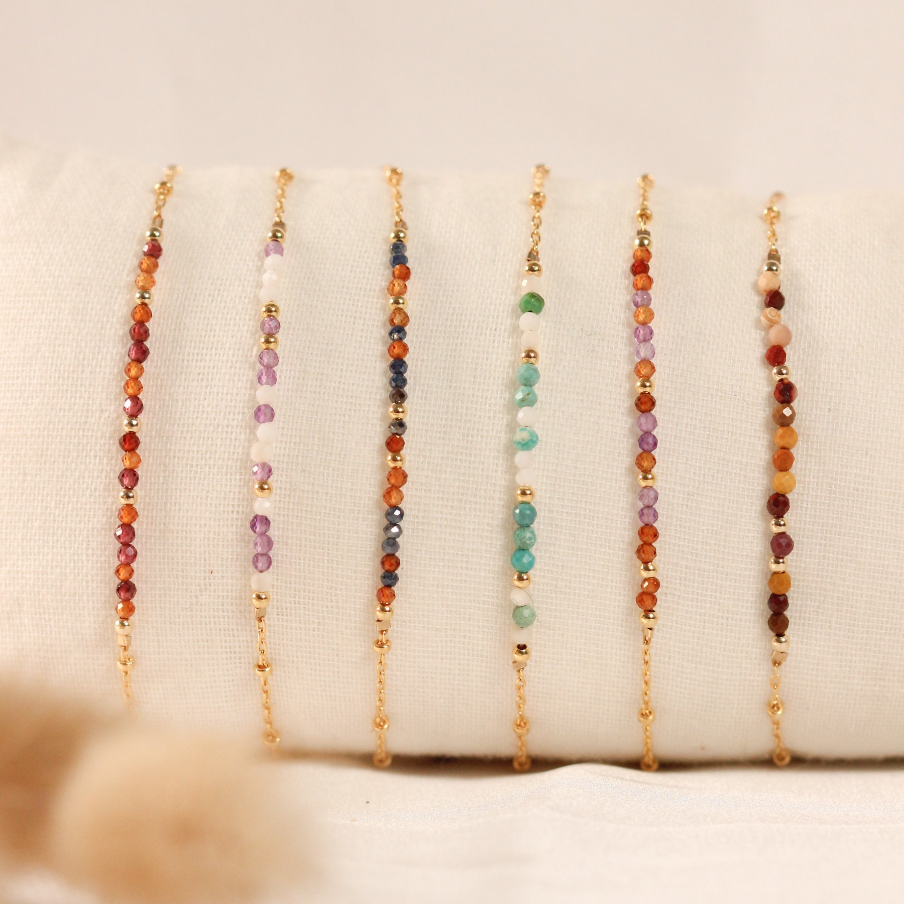 „Tiny"-Armband Aus Goldgefülltem Gold Und Halbedelsteinen, Feinsteinen Satellitenkette, Granat, Türkis, Amethyst, Howlith von ApresLaPluieBijoux
