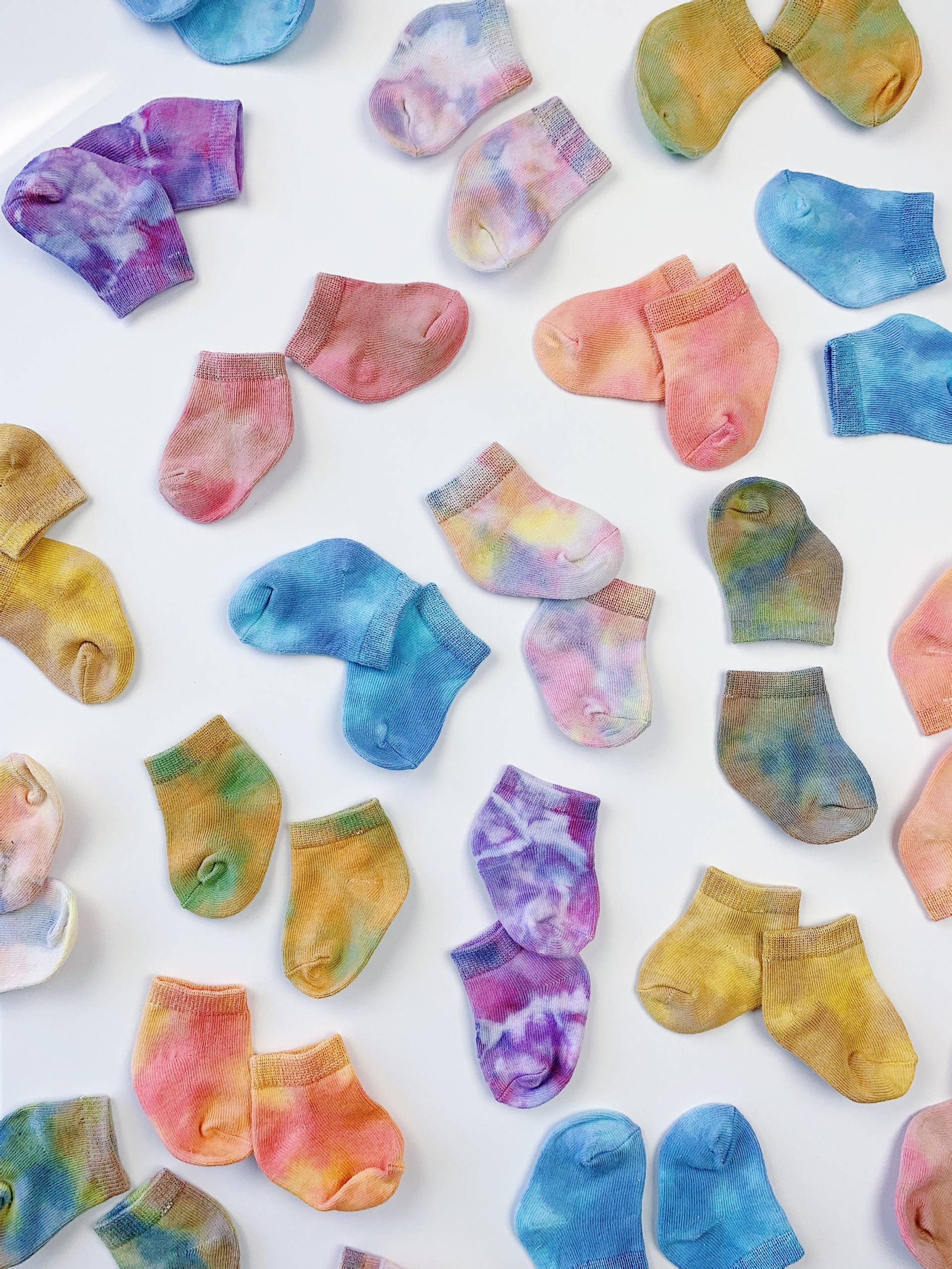 Baby Socken Aus Bio Baumwolle | Handgefärbt Tie Dye Babykleidung Geschenke Geschenk Baby-Mädchen-Kleidung Baby-Kleidung von ApricotLA