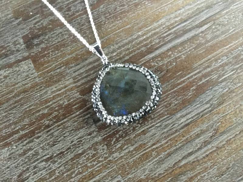 Facettierte Labradorit Anhänger Halskette Strass Eingefasst, Edelstahl Kette Facettierte Labradorit Anhänger Halskette Strass Eingefasst, Edelstahl Kette von AprilSueDesigns