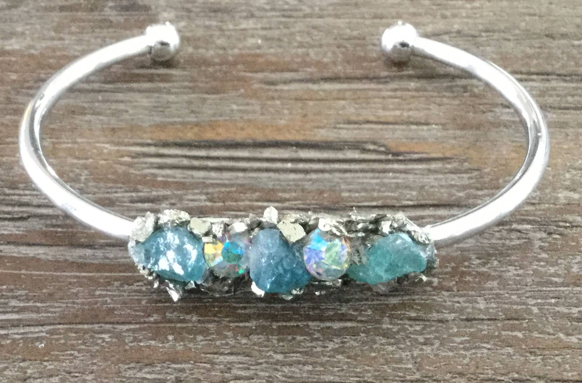 Apatit Pyrit Manschette Armreif Strass Edelstein Armband Apatit Pyrit Manschette Armreif Strass Edelstein Armband von AprilSueDesigns