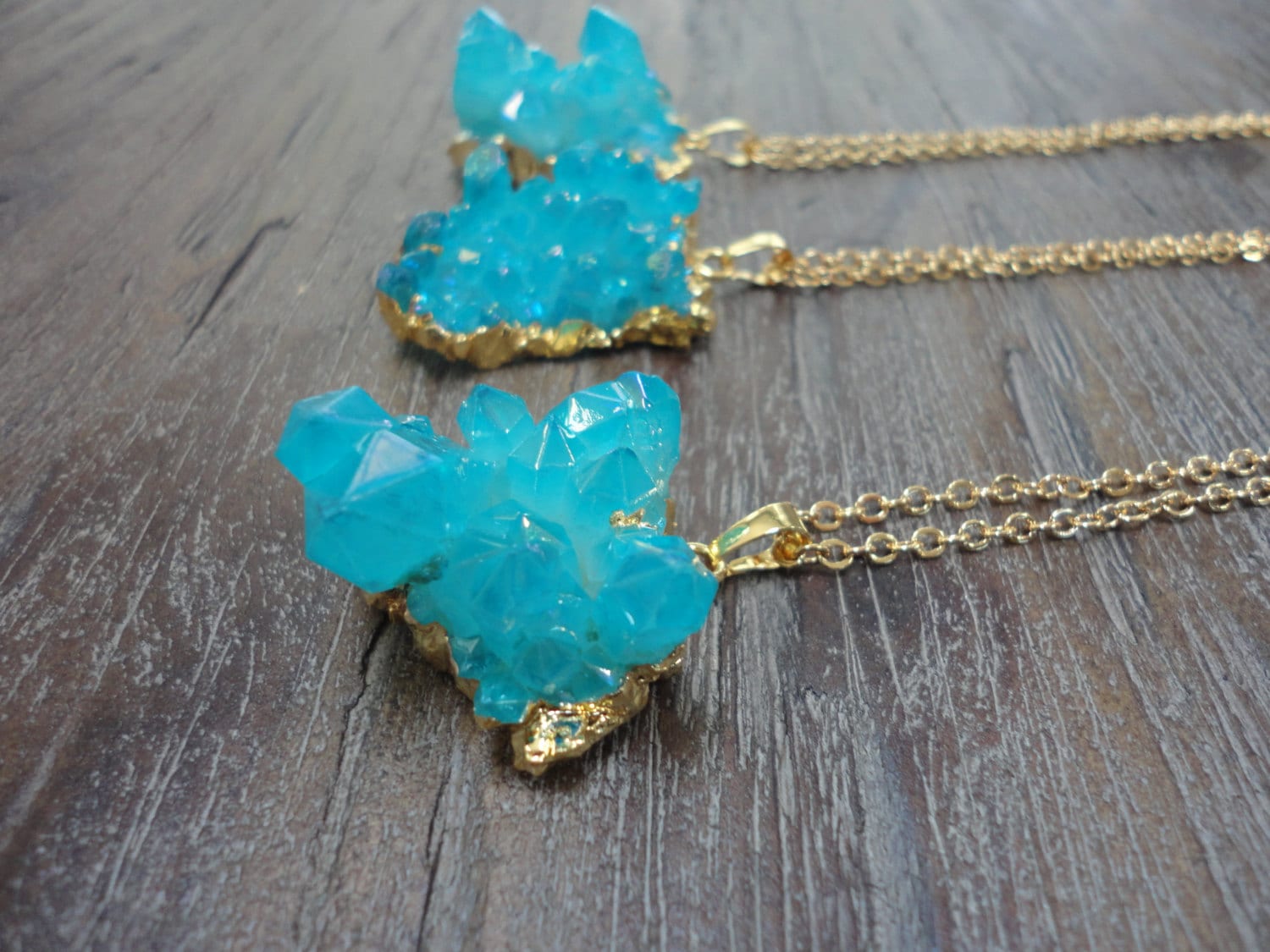 Aqua Aura Quarz Kristall Anhänger Halskette Gold Galvanisierter Boho Schmuck Aqua Aura Quarz Kristall Anhänger Halskette Gold Galvanisierter Boho Schmuck von AprilSueDesigns