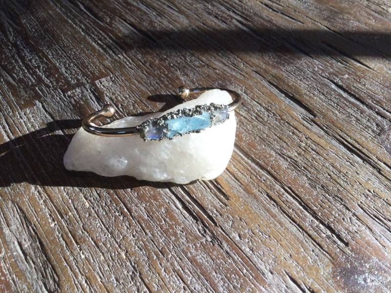 Aquamarin Mondstein Pyrit Armreif Boho Edelstein Armreif von AprilSueDesigns