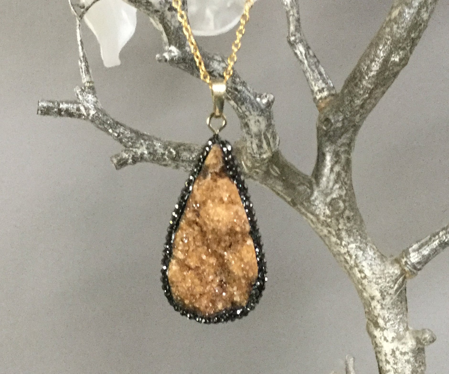 Citrin Druzy Kristall Anhänger Halskette Strass Shell Wrap Citrin Druzy Kristall Anhänger Halskette Strass Shell Wrap von AprilSueDesigns