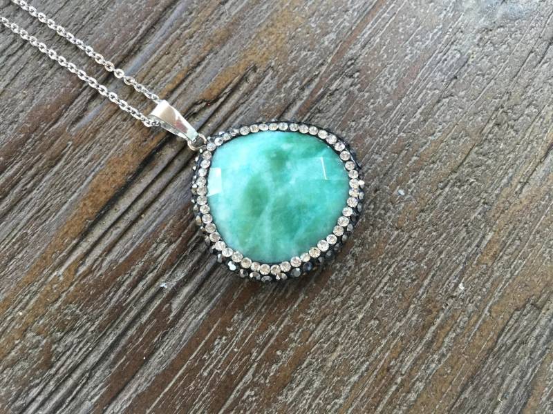 Türkisquarz Anhänger Strasskante, Edelstahlkette Türkisquarz Anhänger Strasskante, Edelstahlkette von AprilSueDesigns