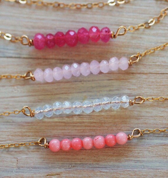 Rosenquarz Halskette, Bar Geburtsstein Edelstein Geschenk Für Sie, Brautjungfer Geschenk, Goldbarren Rubin Halskette von AprilstudioShop