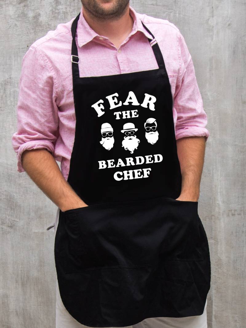 Fear The Bearded Chef - Schürze/Grill & Küche Geschenk Für Männer, Papa Oder Opa 100% Baumwolle Große 1 Größe Passend Alle Mit Verstellbarem Hals von ApronMen