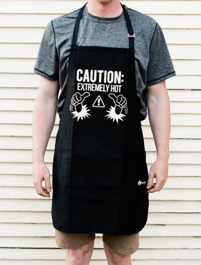 Vorsicht Extrem Heiße Schürze/Lustig Freche Grillschürze Große 1 Größe Fits All Mit Verstellbarem Halsband Und Langen Taillenbändern Vorsicht Extrem Heiße Schürze/Lustig Freche Grillschürze Große 1 Größe Fits All Mit Verstellbarem Halsband Und Langen Taillenbändern von ApronMen