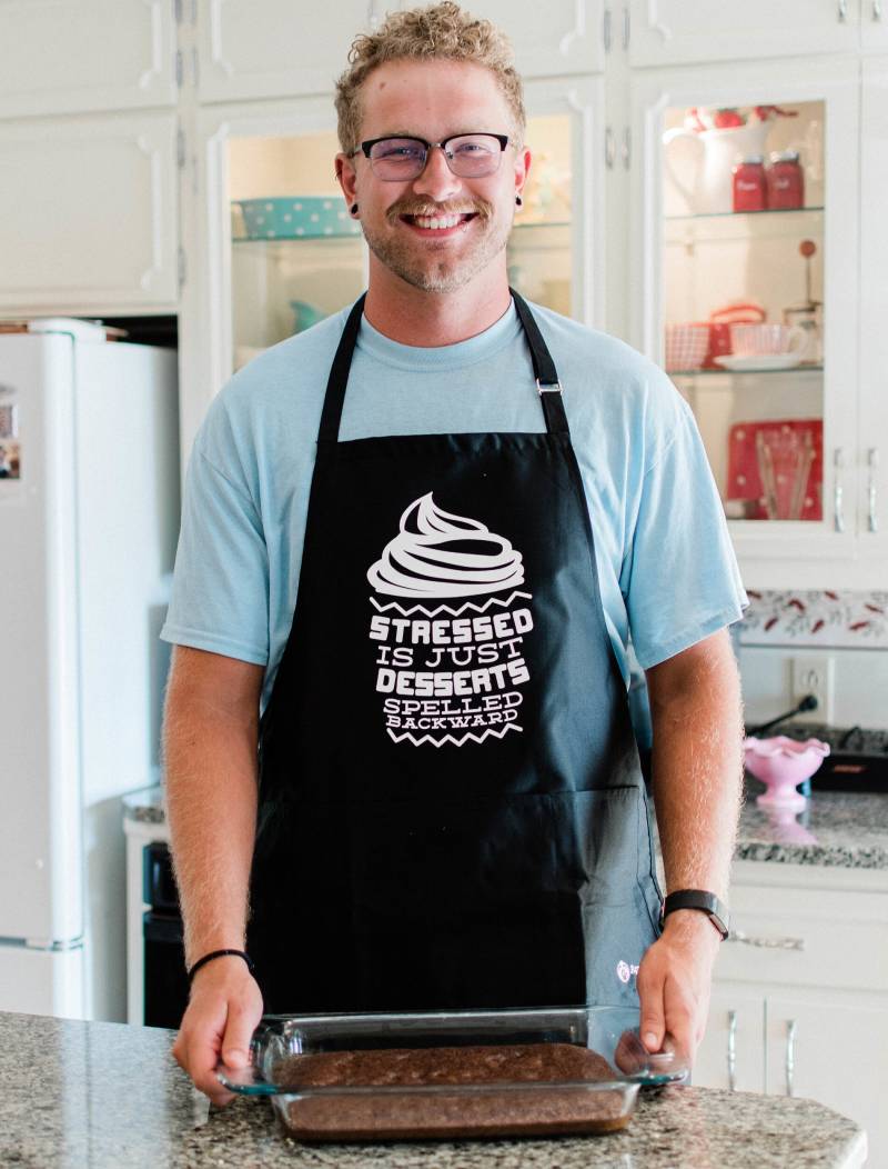 stressed Ist Desserts Rückwärts Schürze/Lustige Bbq Grillen Geschenk Große 1 Größe Passt Alle Mit Verstellbaren Hals stressed Ist Desserts Rückwärts Schürze/Lustige Bbq Grillen Geschenk Große 1 Größe Passt Alle Mit Verstellbaren Hals von ApronMen