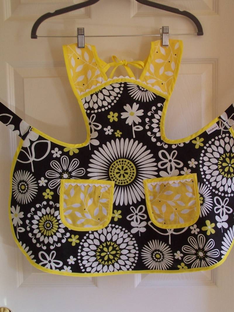 Geblümte Kinderschürze, Größe 2-3 Spielschürze, Schwarz-Weiße Und Gelbe Schürze Geblümte Kinderschürze, Größe 2-3 Spielschürze, Schwarz-Weiße Und Gelbe Schürze von AptosBeach