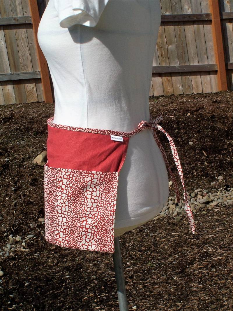 Leinen Cafe Schürze, 3 Fach Halbschürze Gefüttert Tasche Schürze Utility Halbschürze, Bastler Leinen Cafe Schürze, 3 Fach Halbschürze Gefüttert Tasche Schürze Utility Halbschürze, Bastler von AptosBeach