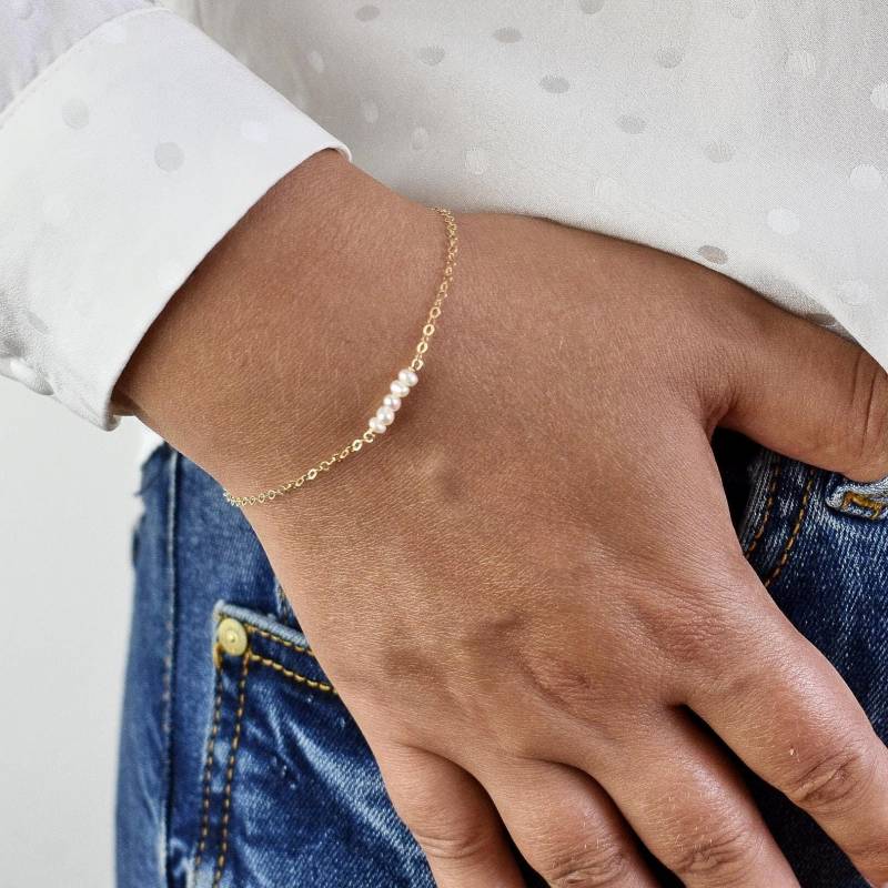 14K Gold Filled Pearl Bar Armband, Brautjungfern Vorschlag, Kleine Zierliche Süßwasserperlen Auf Gold, Silber Oder Roségold Ketten Armbänder Ad086 von AquariaDreams