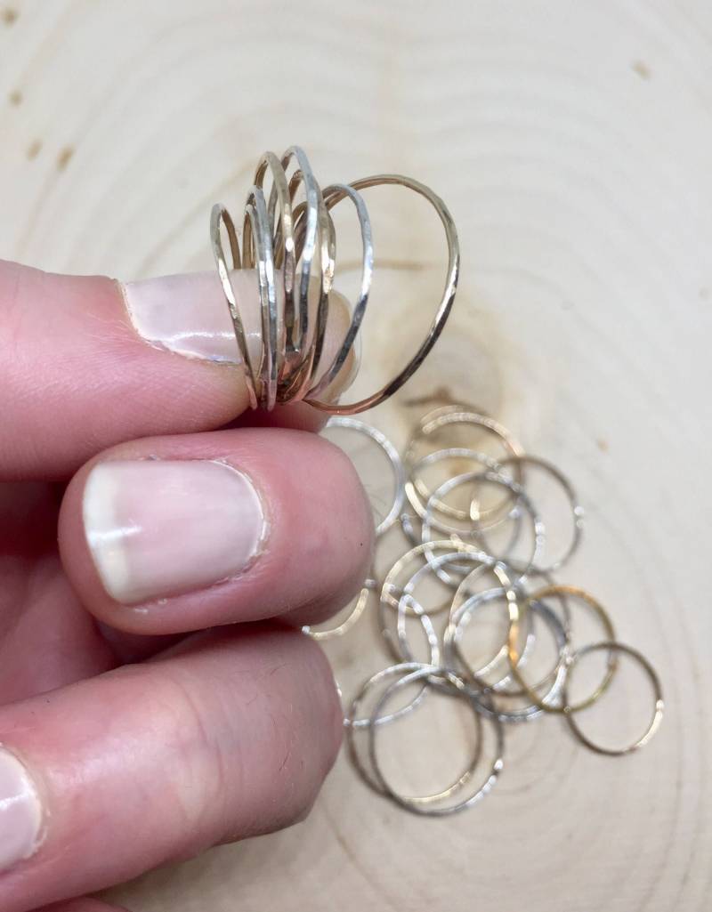 14K Gold Fill Oder Sterling Silber Dünner Stapelring von AquarianHouseJewelry