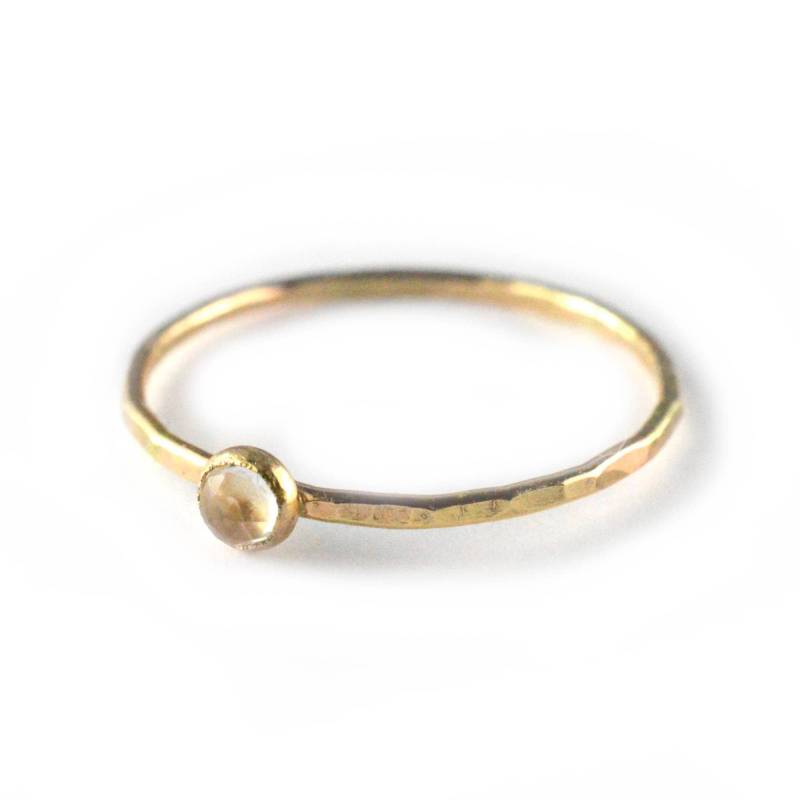 Kristallquarz Ring, Rohedelstein April Birthstone Ring Sgrros Kristallquarz Ring, Rohedelstein April Birthstone Ring Sgrros von AquarianThoughts