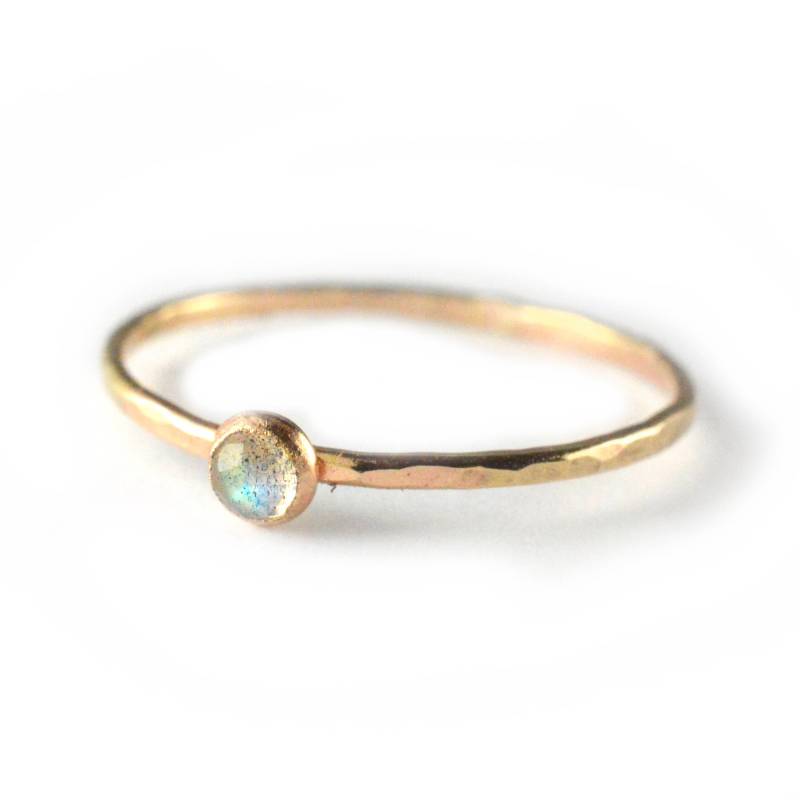 Rose Cut Labradorit Ring, 14K Gold Fill, Zierlicher Stapelring - Sgrros von AquarianThoughts