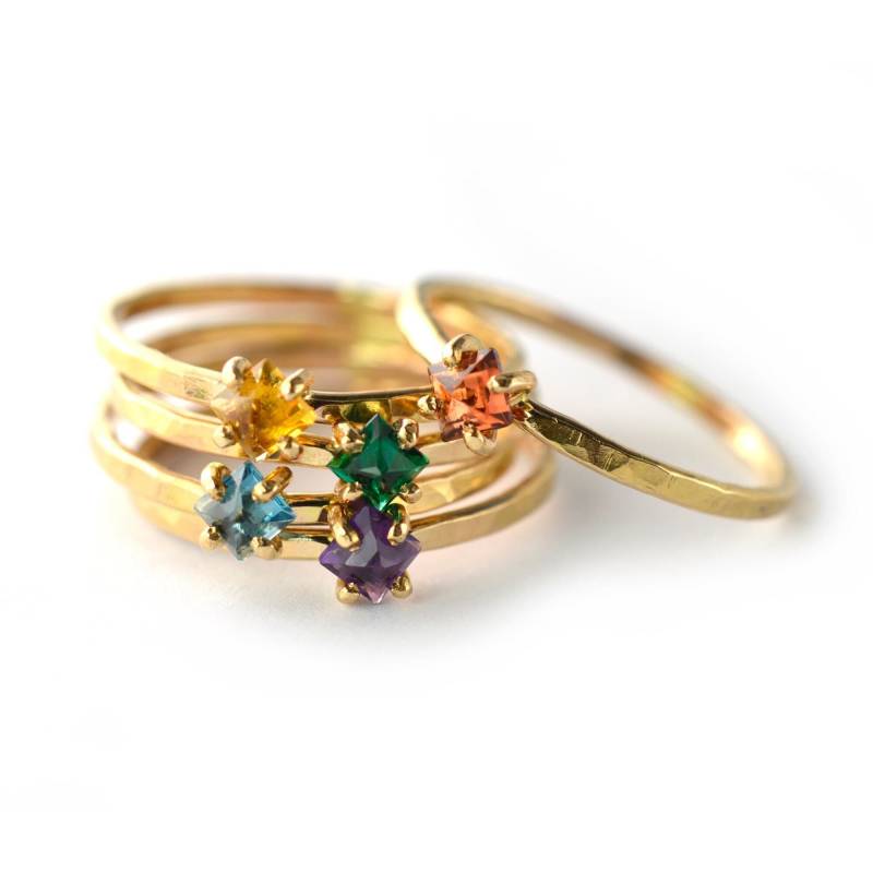 Princess Cut Birthstone Ring, 14K Gold-Fill Solitaire Stapelring - Sgrsqu von AquarianThoughts