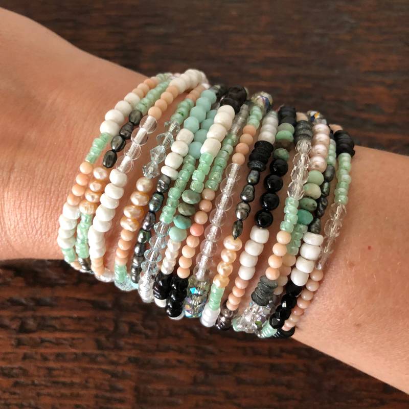 Einzigartige Memory Wire Perlen Wickelarmband Einzigartige Memory Wire Perlen Wickelarmband von AquitaineArts