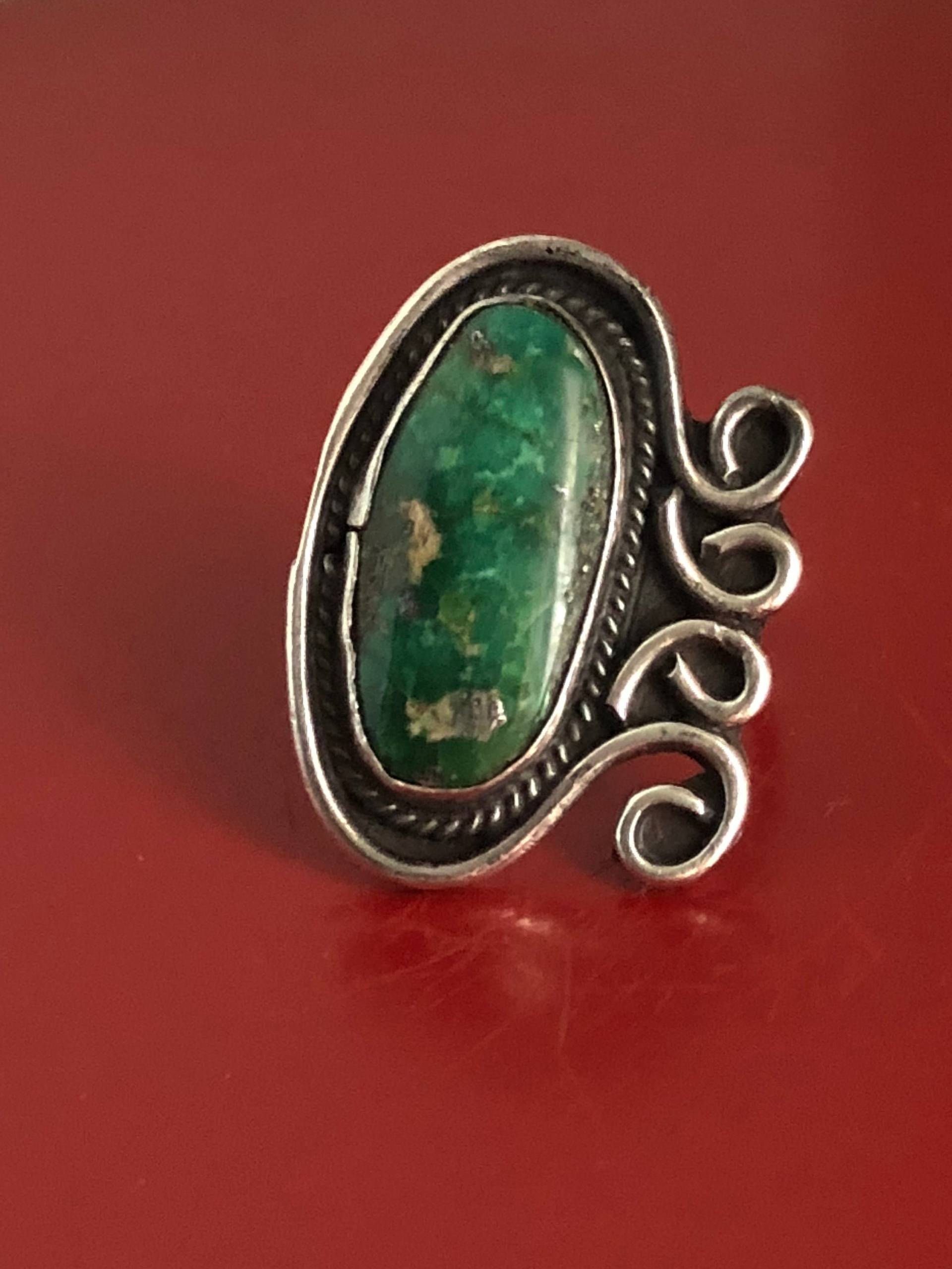 Großer Türkisfarbener Sterling Silber Ring Im Southwestern Style Großer Türkisfarbener Sterling Silber Ring Im Southwestern Style von AquitaineArts