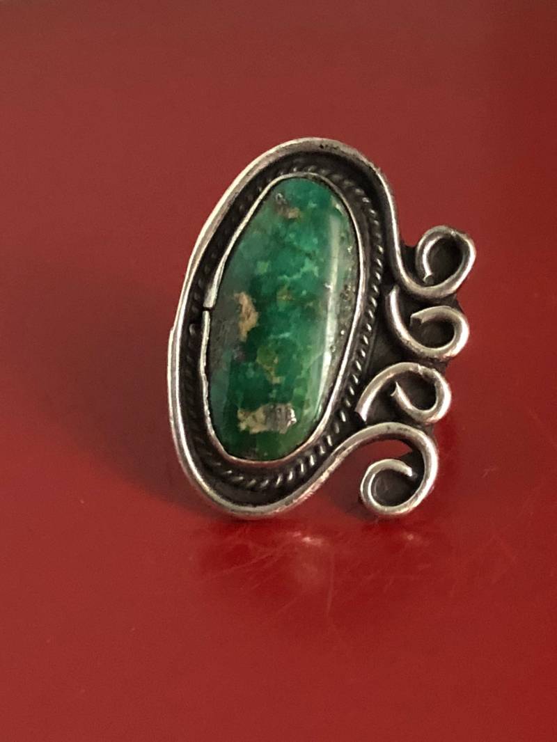 Großer Türkisfarbener Sterling Silber Ring Im Southwestern Style Großer Türkisfarbener Sterling Silber Ring Im Southwestern Style von AquitaineArts