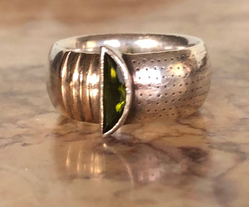 Grünquarz Halbmond Sterling Silber Bandring Grünquarz Halbmond Sterling Silber Bandring von AquitaineArts