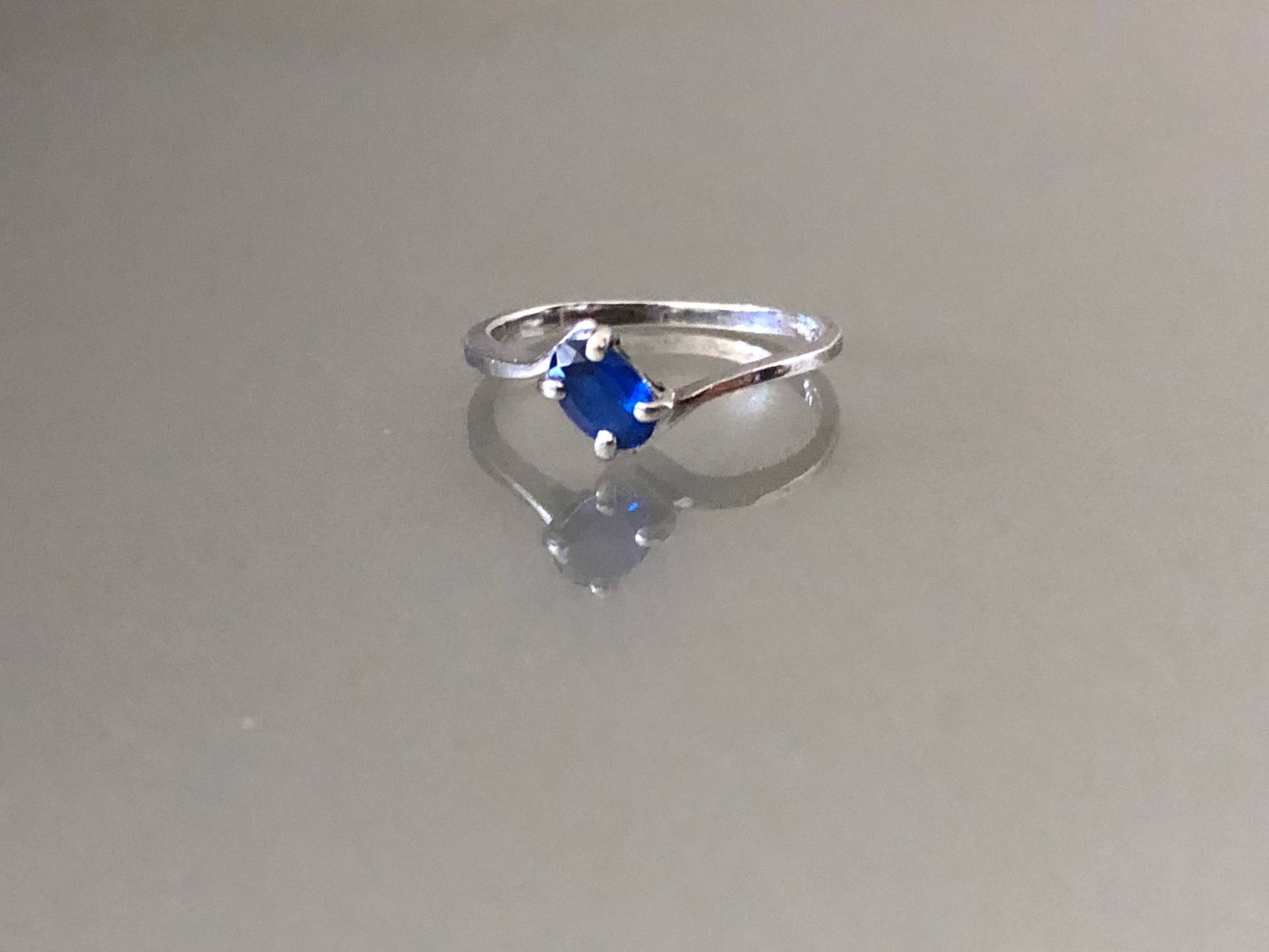 Zarter Königsblauer Spinell Sterling Silber Ring Zarter Königsblauer Spinell Sterling Silber Ring von AquitaineArts
