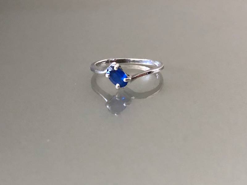 Zarter Königsblauer Spinell Sterling Silber Ring Zarter Königsblauer Spinell Sterling Silber Ring von AquitaineArts