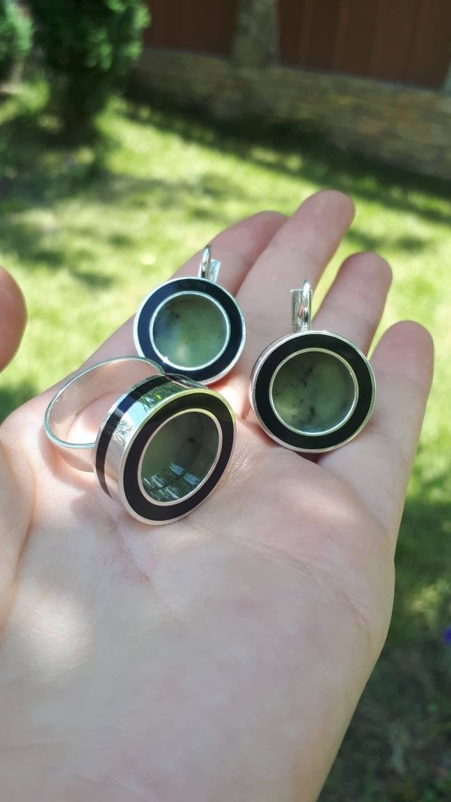 Nephrit Ring Runder Grüner Edelstein, Silberschmuck von ArMatSilver