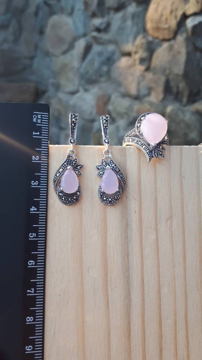 Quarz Schmuck Rosa Baumeln Ohrringe Zierliche Blassrosa Ring Blassrosa Anhänger Kleine Rosa Silber Markasit Hellrosa Quarz-Schmuck von ArMatSilver