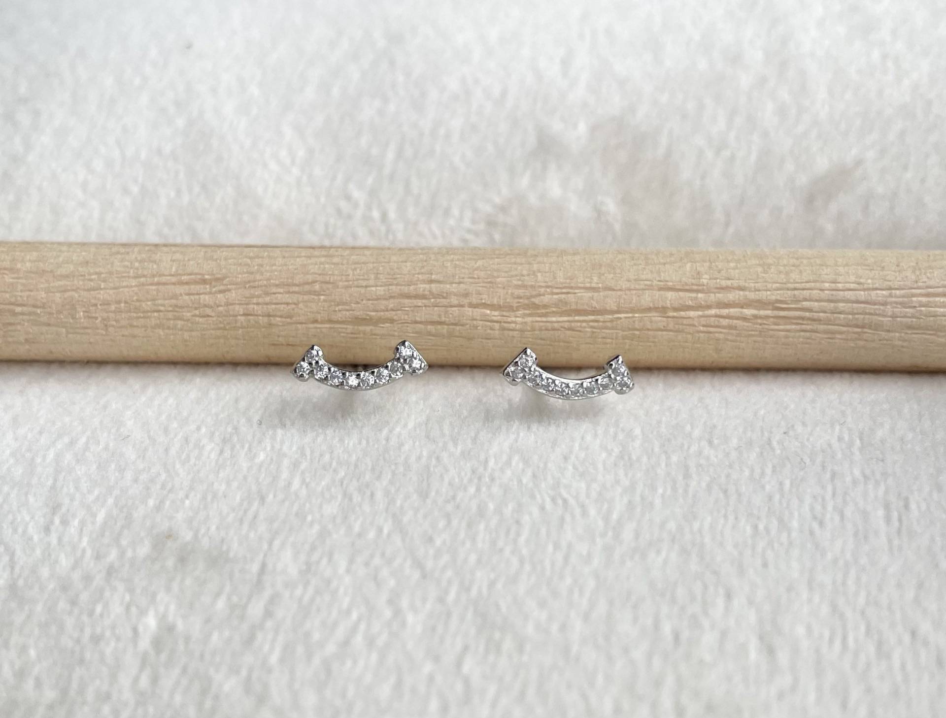 Smile Ohrstecker 925 Silber - Zirkonia, Klein & Glänzend Smile Ohrstecker 925 Silber - Zirkonia, Klein & Glänzend von ArRoyalStore