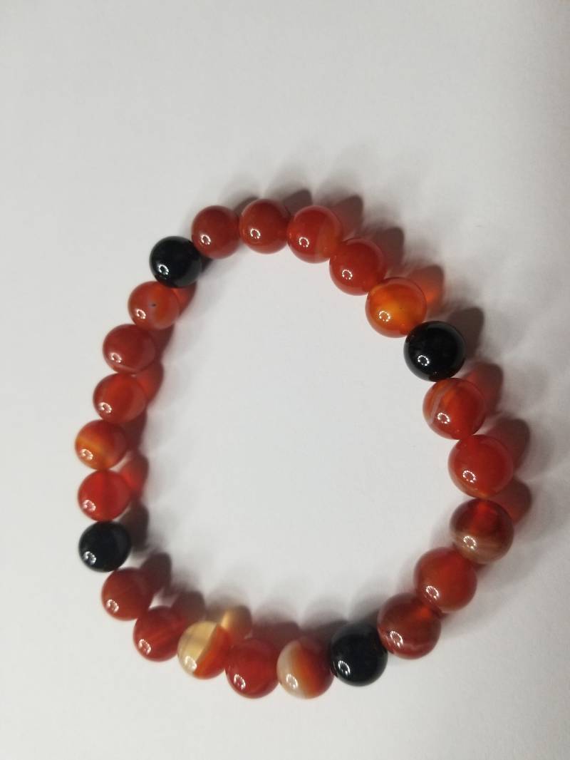Rote Und Schwarze Perlen Armband von ArTayfacts
