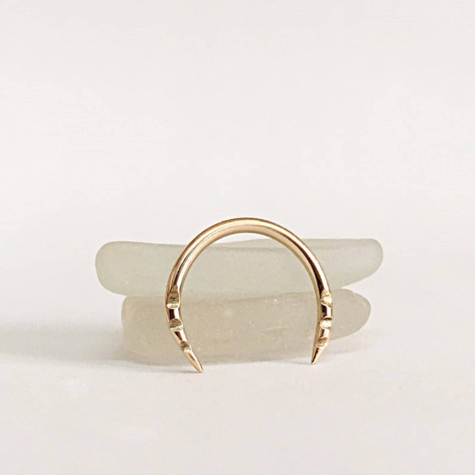 22K Septum Schmuck Goth, Piercing Gold, Ring 16G Hufeisen, Handmade Schmuck, Hufeisen 16G von AraDeOro