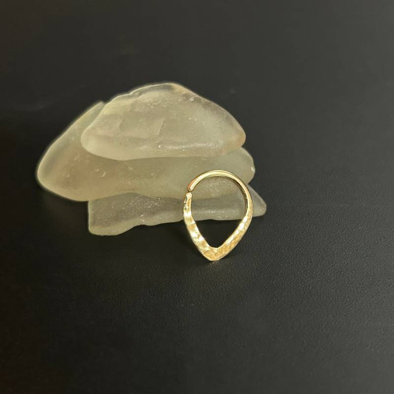 Septum Ring Dreieck , Daith Ohrring Vergoldet Schmuck Goth Hoop Solid Gold Piercing 18G Septum Ring Dreieck , Daith Ohrring Vergoldet Schmuck Goth Hoop Solid Gold Piercing 18G von AraDeOro