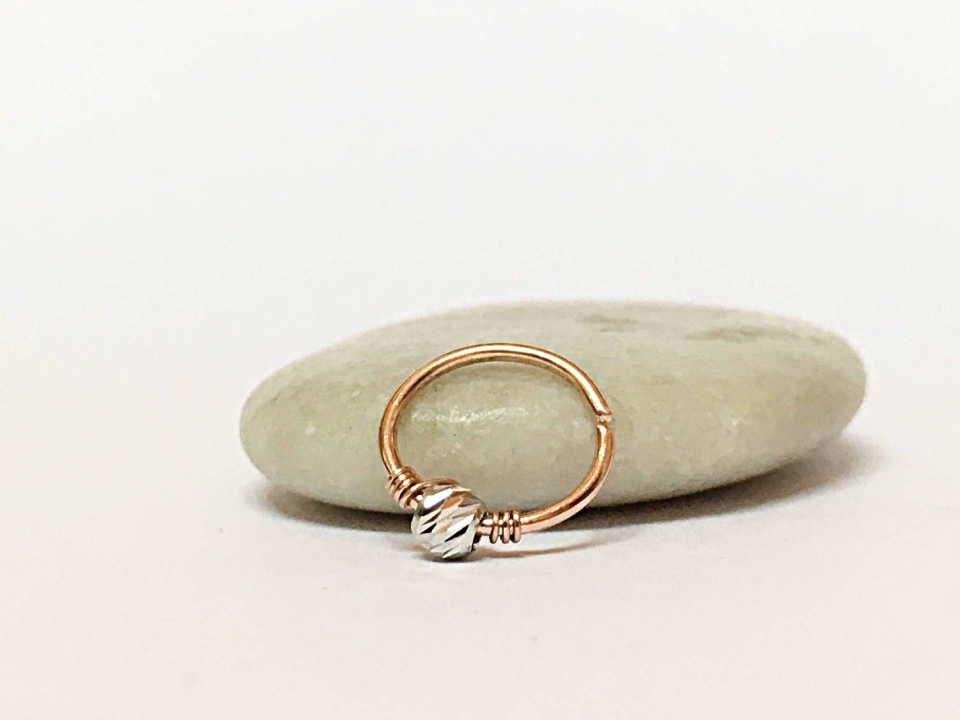 14K Massiv Rosegold Winziger Nasenring, Kleine Septum Hoop, Ring Nase Hoop Piercing Nasenpiercing 14K Massiv Rosegold Winziger Nasenring, Kleine Septum Hoop, Ring Nase Hoop Piercing Nasenpiercing von AraDeOroDesigns