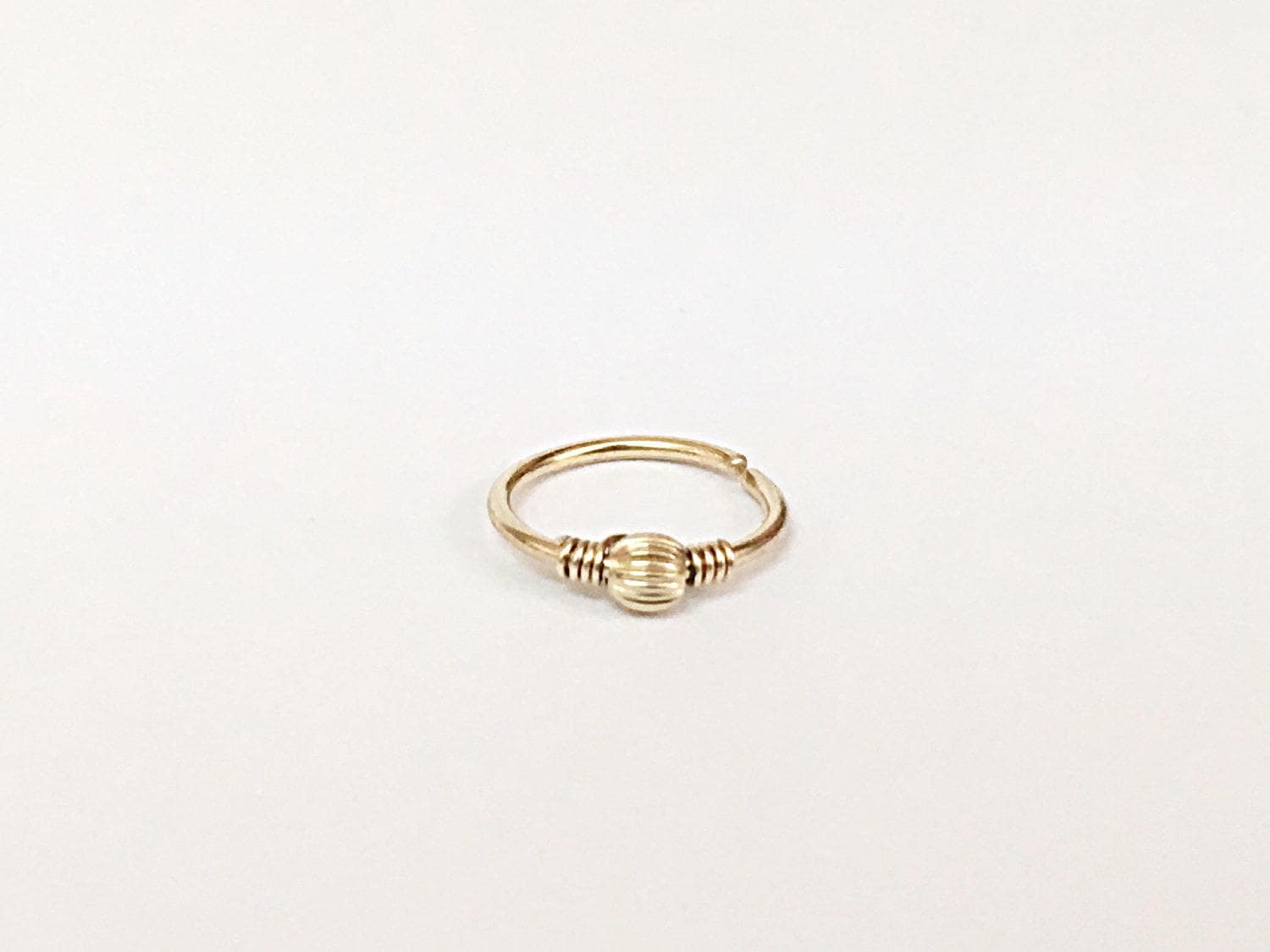 14K Solid Gold Kleine Hoop Nasenring Nasenring, Septum Schmuck Nase Hoop, Piercing 14K Solid Gold Kleine Hoop Nasenring Nasenring, Septum Schmuck Nase Hoop, Piercing von AraDeOroDesigns