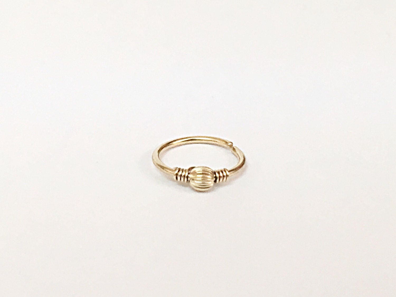 18K Solid Gold Kleine Hoop Nasenring Nasenring, Septum Schmuck Nase Hoop, Piercing 18K Solid Gold Kleine Hoop Nasenring Nasenring, Septum Schmuck Nase Hoop, Piercing von AraDeOroDesigns