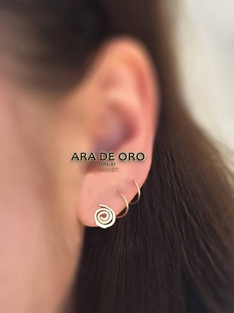 Spirale Creolen Gold Einfädler Ohrringe, Triple Hoop Ohrringe Piercing Silber, Spiralohrringe Knorpelohrring von AraDeOroJewelry