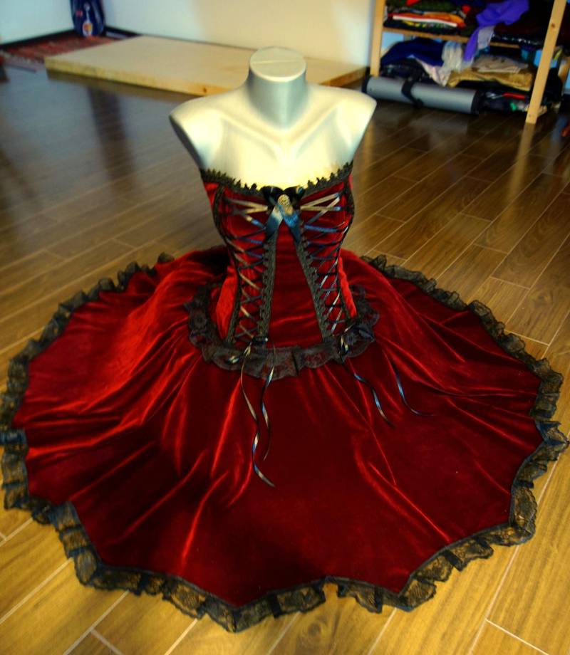 Gothic Samt Kleid Mit Korsett Und Spitze/ Black Metal/ Hexe /Klassisch/ Eleganz/ Jäten/ Halloween/ Cosplay von AradiaHandmade