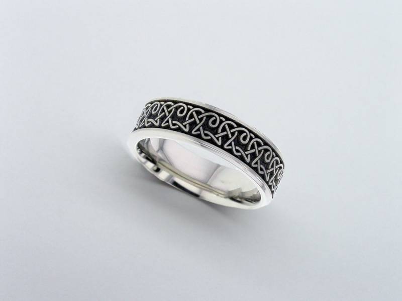 Claddagh Titan Band, Komfort Fit Hochzeitsband, Unisex Ehering, Personalisierte Band von ArahJamesTitanium