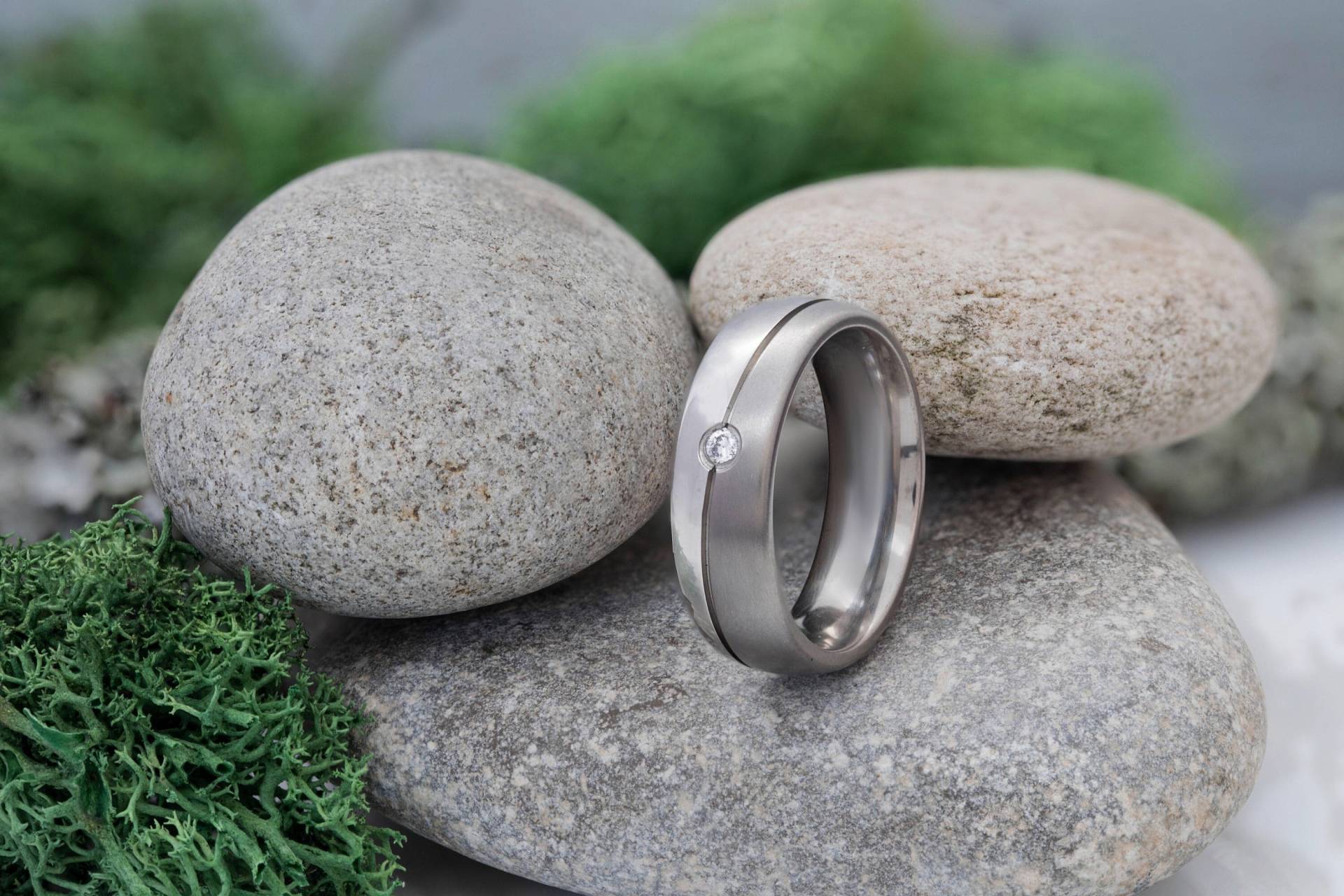 Diamond Comfort Fit Titan Ehering, Diamant Hochzeitsband, Personalisiertes Band von ArahJamesTitanium