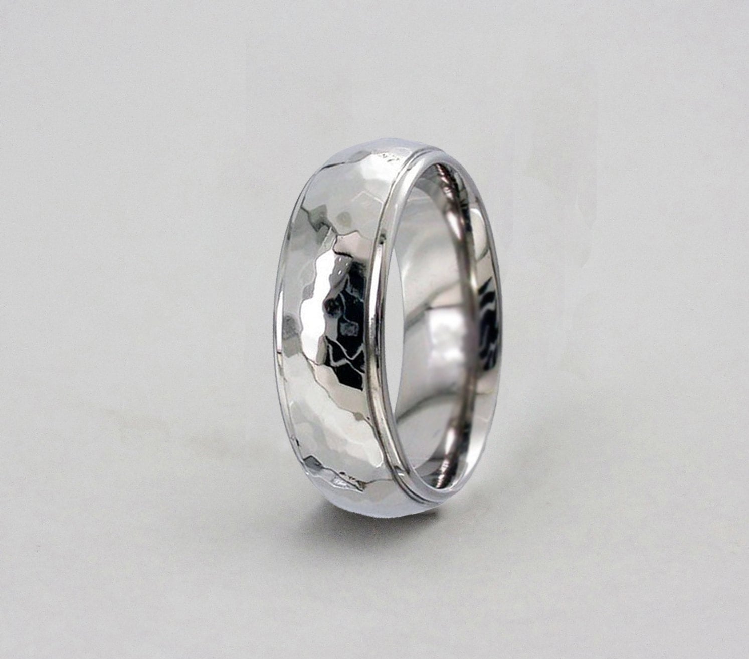 Komfort Fit Gehämmert Titan Band, Hochzeit Herren Ehering, Personalisierte Band von ArahJamesTitanium