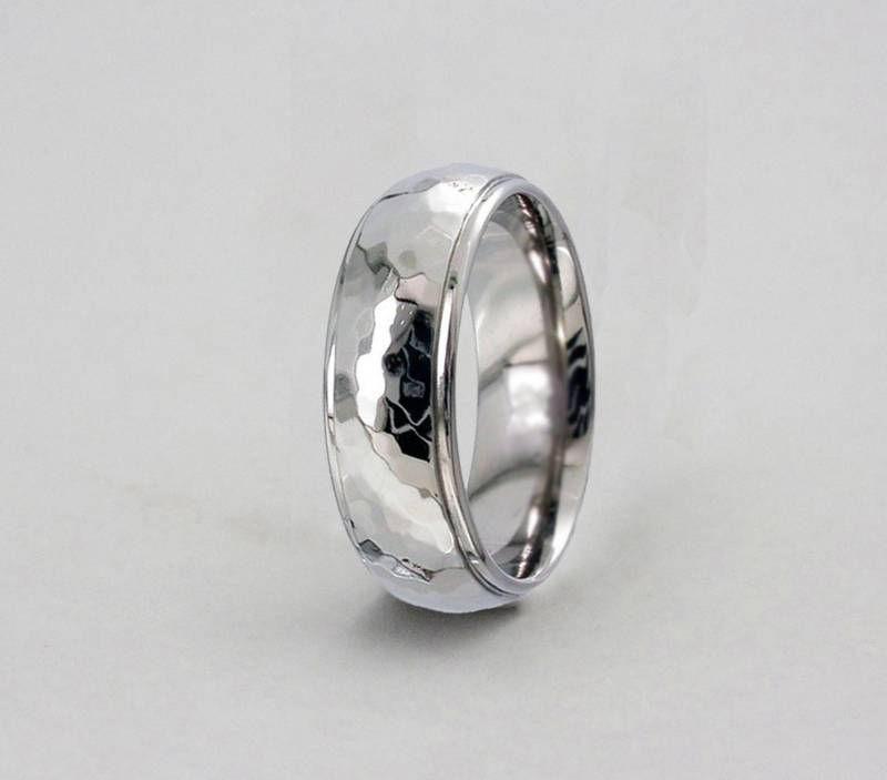 Komfort Fit Gehämmert Titan Band, Hochzeit Herren Ehering, Personalisierte Band von ArahJamesTitanium