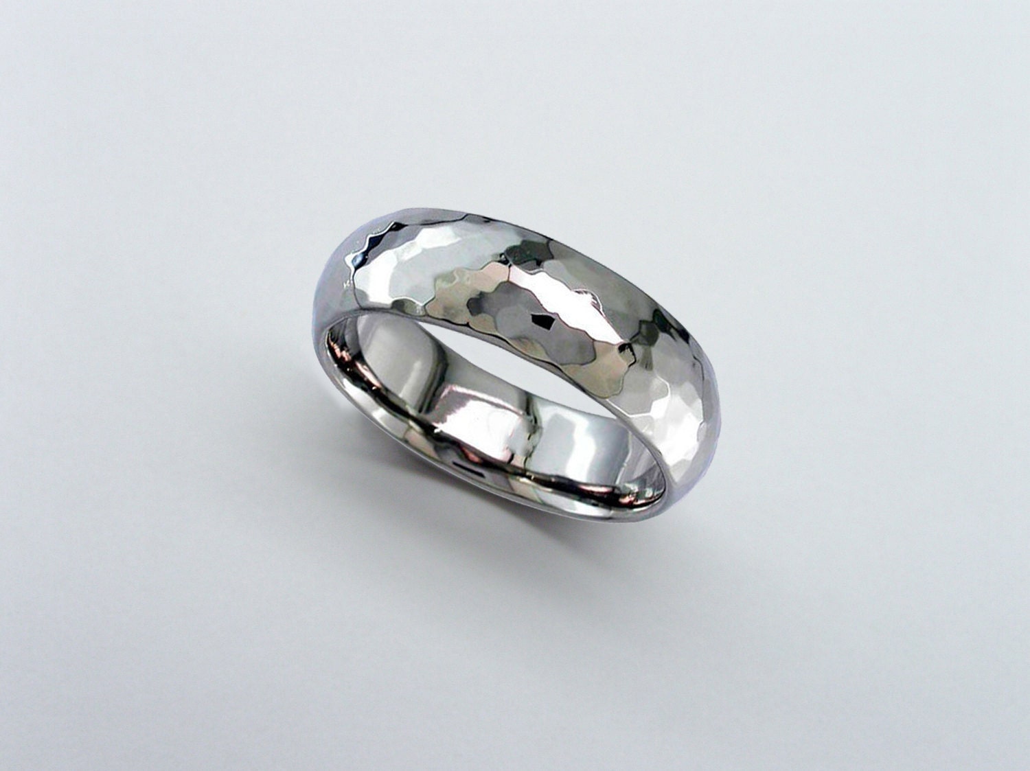 Komfort-Sitz Titan-Band Gehämmert, Personalisierte Titan Ehering, Herren Hochzeit Band, Band von ArahJamesTitanium