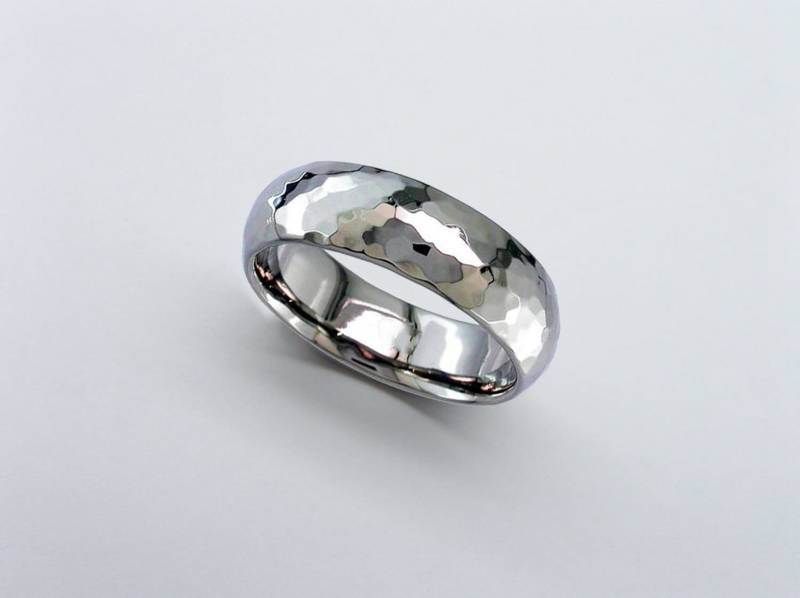 Komfort-Sitz Titan-Band Gehämmert, Personalisierte Titan Ehering, Herren Hochzeit Band, Band von ArahJamesTitanium