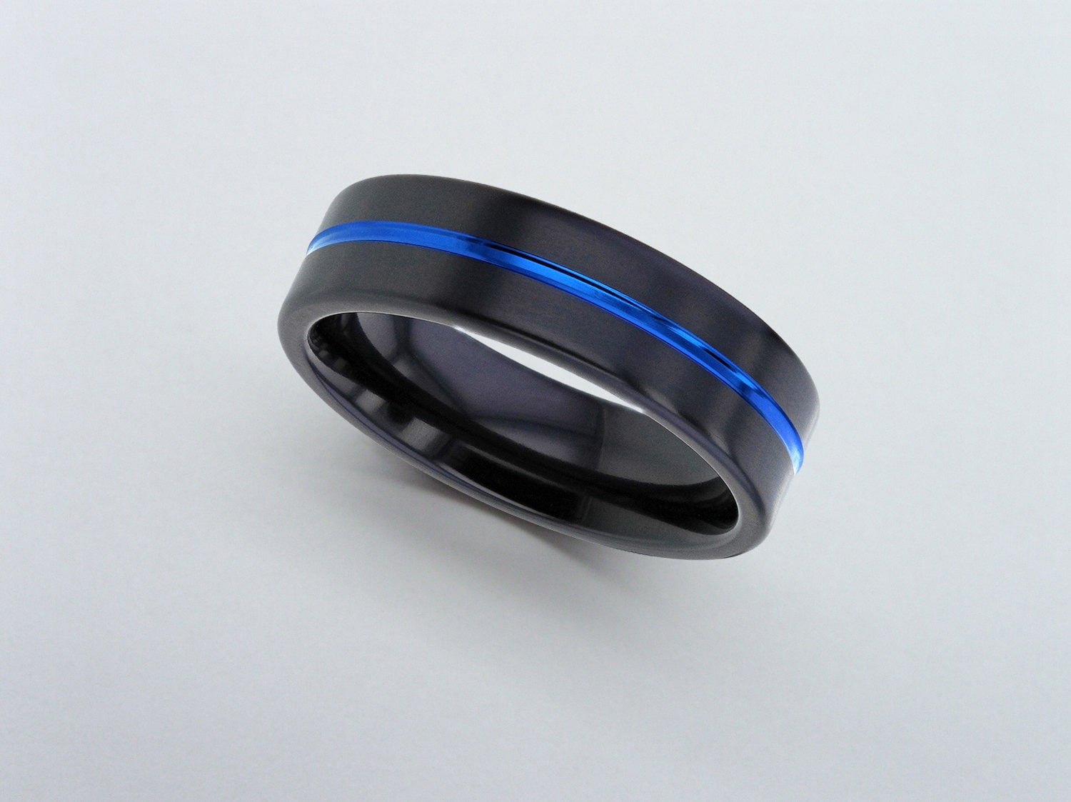 Schwarze Zirkonium Alternative Ehering, Eloxierte Ring, Lila Blau Herren Ehering von ArahJamesTitanium