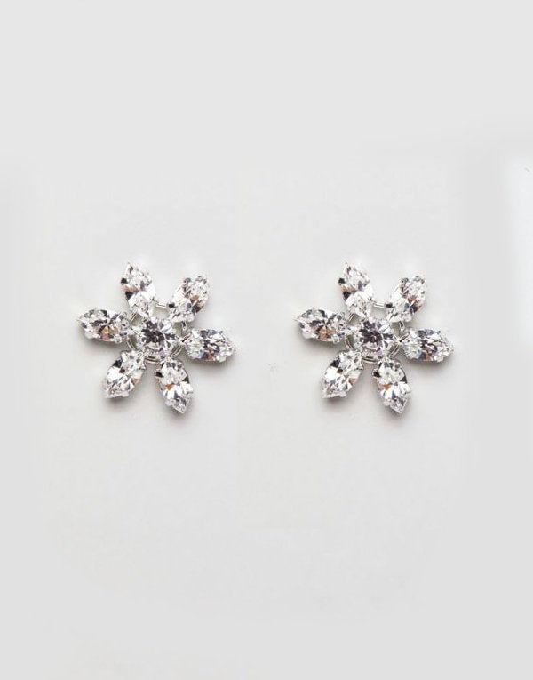 Schneeflocke Kristall Swarovski Ohrstecker, Ohrringe, Brautjungfer Geschenk, Cluster Ohrring, Schmuck Schneeflocke Kristall Swarovski Ohrstecker, Ohrringe, Brautjungfer Geschenk, Cluster Ohrring, Schmuck von AramintaLandale