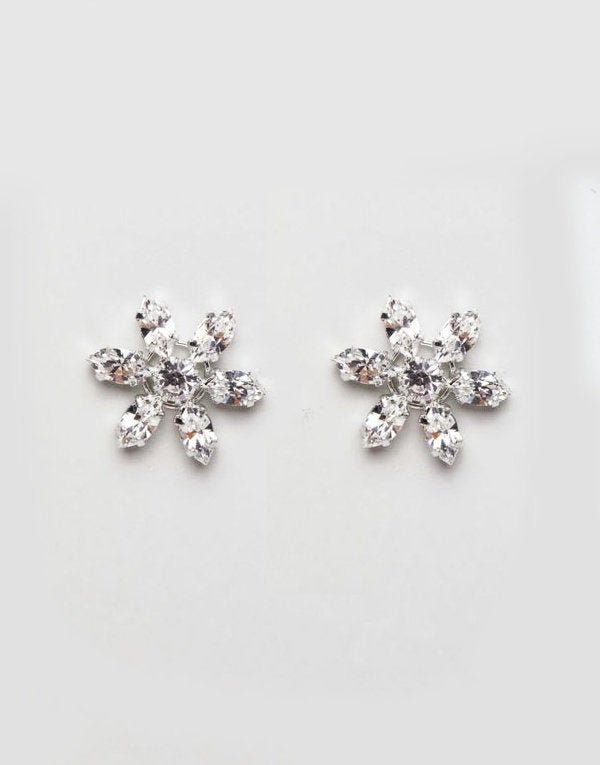 Schneeflocke Kristall Swarovski Ohrstecker, Ohrringe, Brautjungfer Geschenk, Cluster Ohrring, Schmuck Schneeflocke Kristall Swarovski Ohrstecker, Ohrringe, Brautjungfer Geschenk, Cluster Ohrring, Schmuck von AramintaLandale