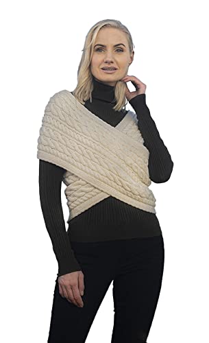 Aran Woollen Mills Damen Aran Cable Crossover Wickelpullover aus 100% Merinowolle mit V-Ausschnitt und Knöpfen (DE/NL/SE/PL, Alphanumerisch, XL, Regular, Regular, Natur) von Aran Woollen Mills
