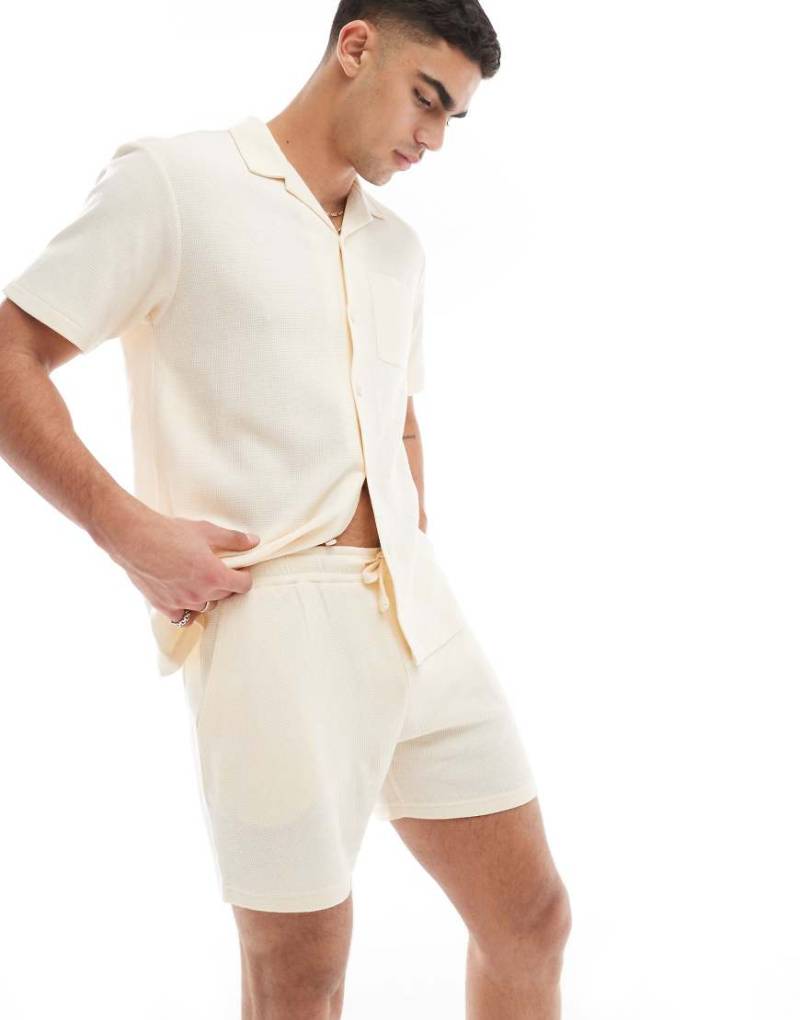 Aray - Shorts in neutraler Farbe mit Waffelstruktur, Kombiteil-Weiß von Aray