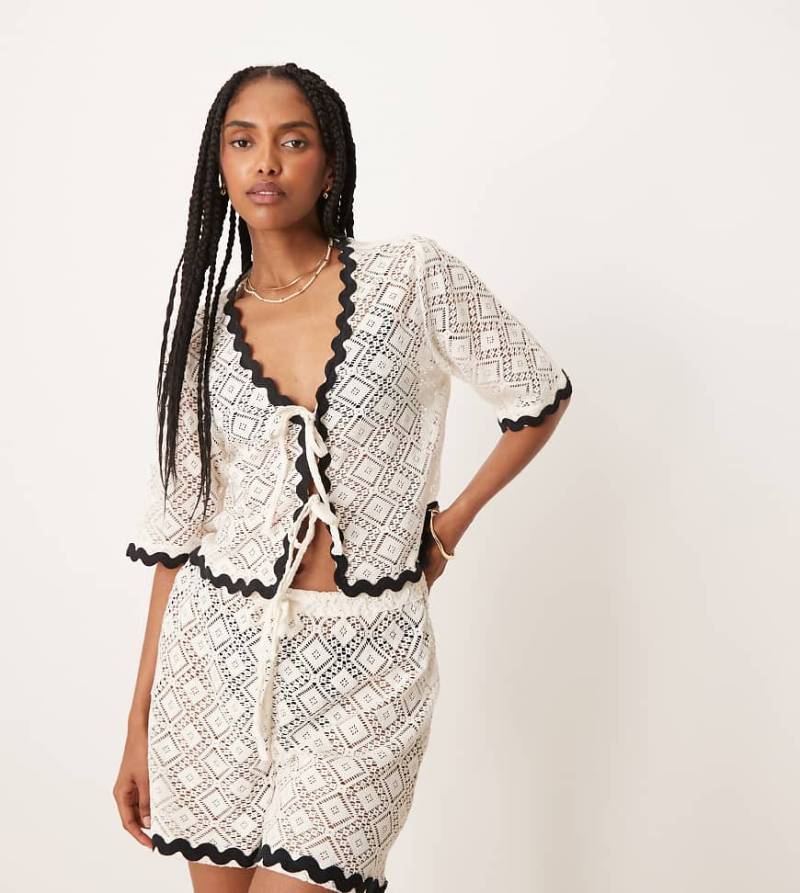 Aray - Strandoberteil aus Häkelstrick in Weiß mit Kontrastborte, Kombiteil von Aray