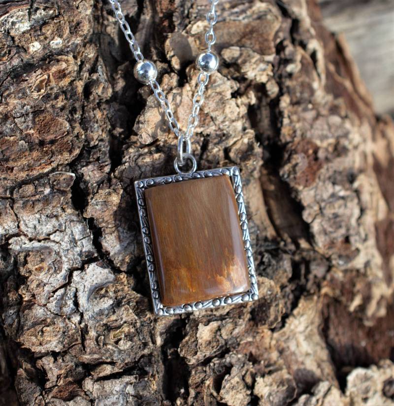 Langer Versteinerter Holzanhänger von ArborealStone